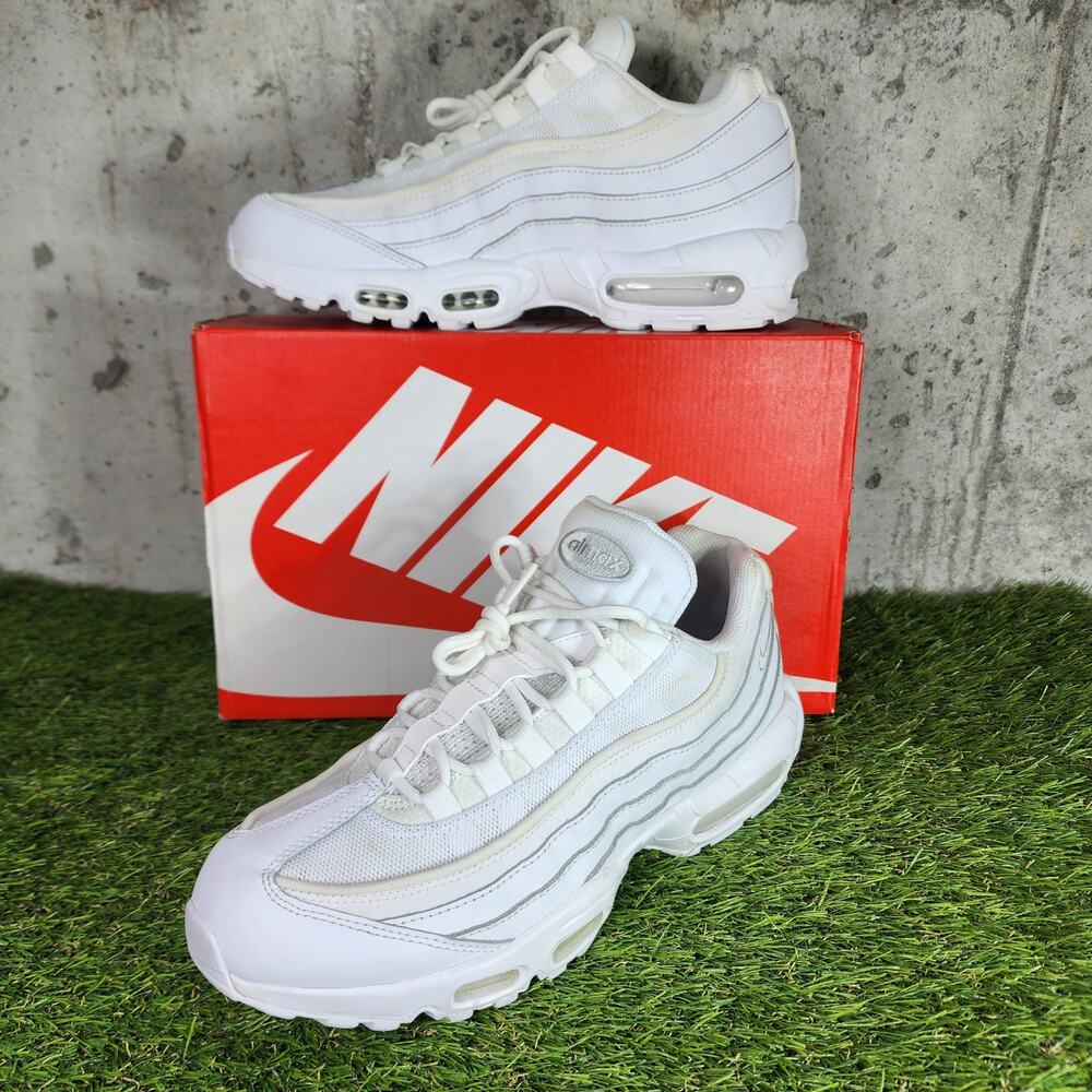 MSRP $190 Nike Air Max 95 OG Big Bubble Triple White Size 10 Mens